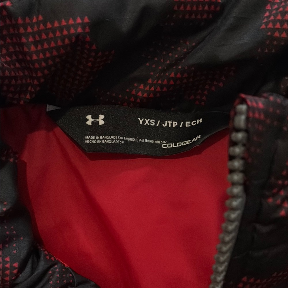 Under Armour Red and Black Camo Jacket NWT YXS - Picture 2 of 6